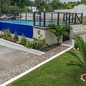 family-complex-beside-beach-w-pool-montego-bay-1.hotelsnegriljamaica.com/